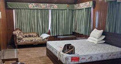 Cozy and Clean Room in upscale area