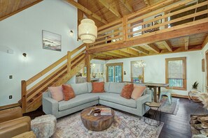 Smart-TV, Kamin, Arbeitsbereiche, Computerbildschirme