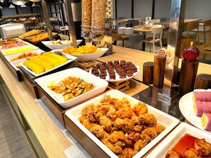Desayuno buffet todos los días (con cargo)