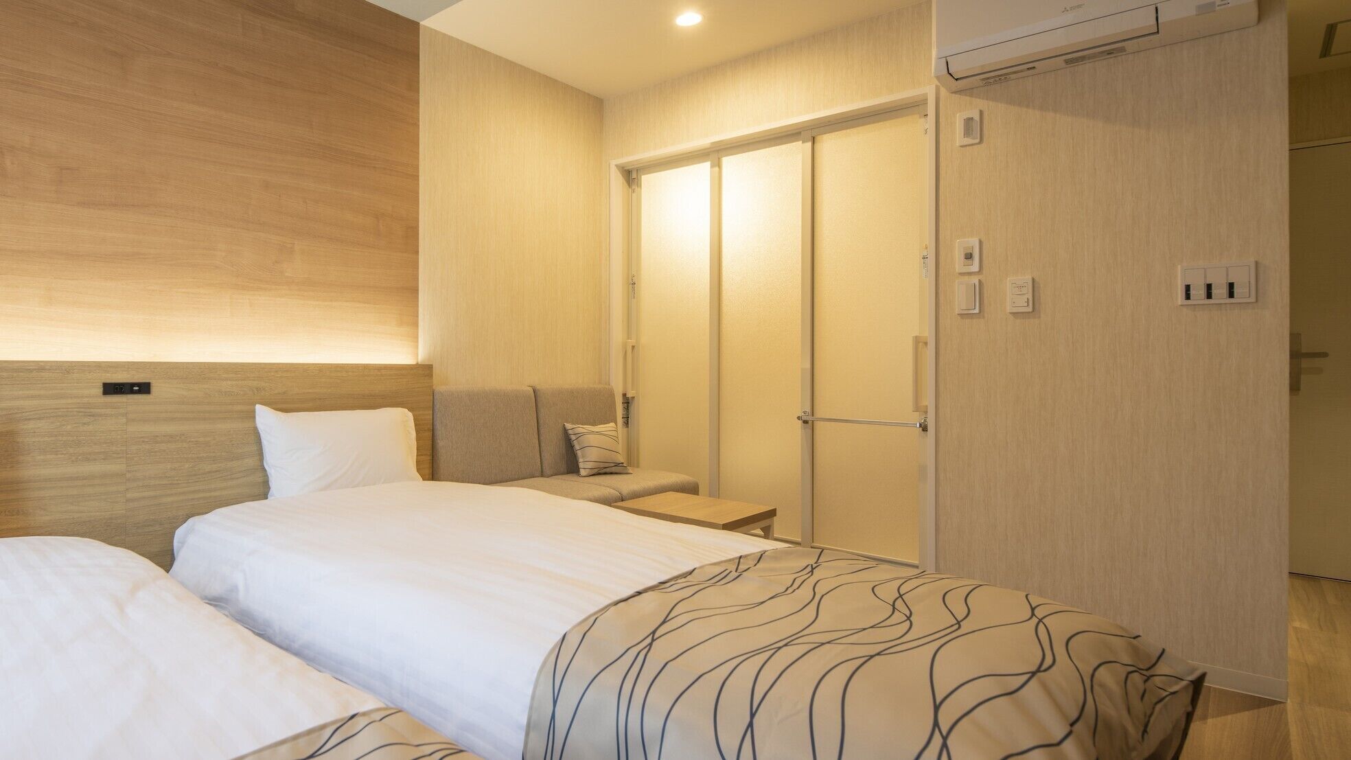 โต๊ะทำงาน, ผ้าม่านกันแสง, ห้องเก็บเสียง, Wi-Fi ฟรี