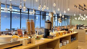 Daily buffet breakfast (JPY 1800 per person)
