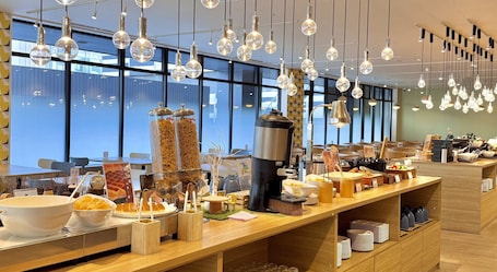 Daily buffet breakfast for a fee. HOTEL AMANEK Asahikawa