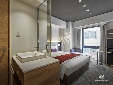 Down duvets, in-room safe, blackout curtains, iron/ironing board. Daiwa Roynet Hotel Osaka Sakaisuji Honmachi PREMIER