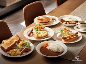 Daily cooked-to-order breakfast (JPY 1200 per person)