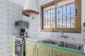 Frigorifero, microonde, forno, macchina per tè/caffè