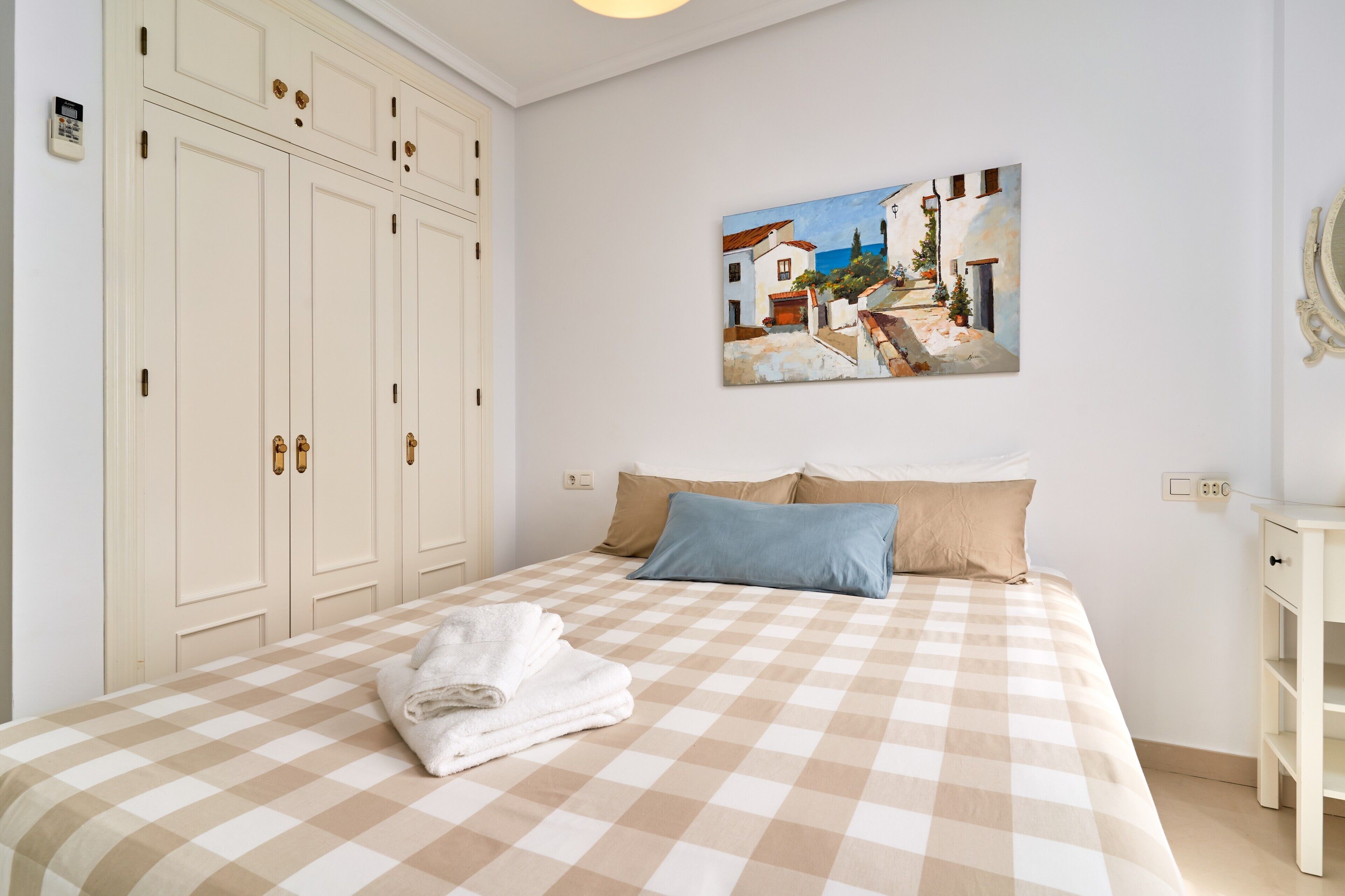 3 dormitorios, tabla de planchar con plancha, wifi gratis y ropa de cama