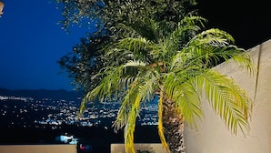 Property grounds - 'Luxurious villa in the sun' with Sea & Mountain View, Pool, A/C & Wi-Fi (Mijas Costa)