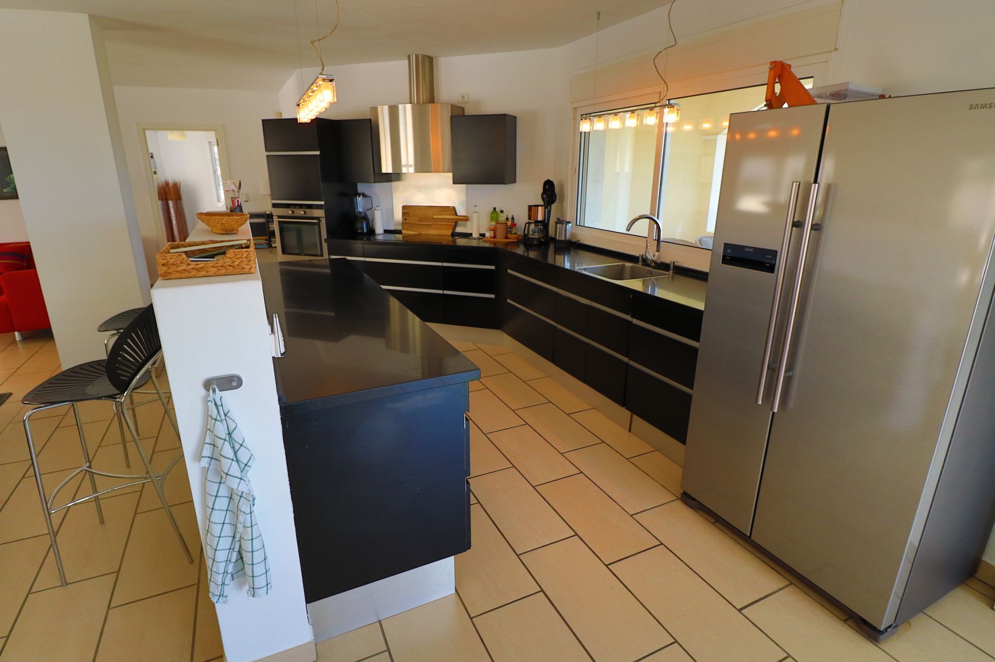 Køleskab, mikrobølgeovn, ovn, kogeplade