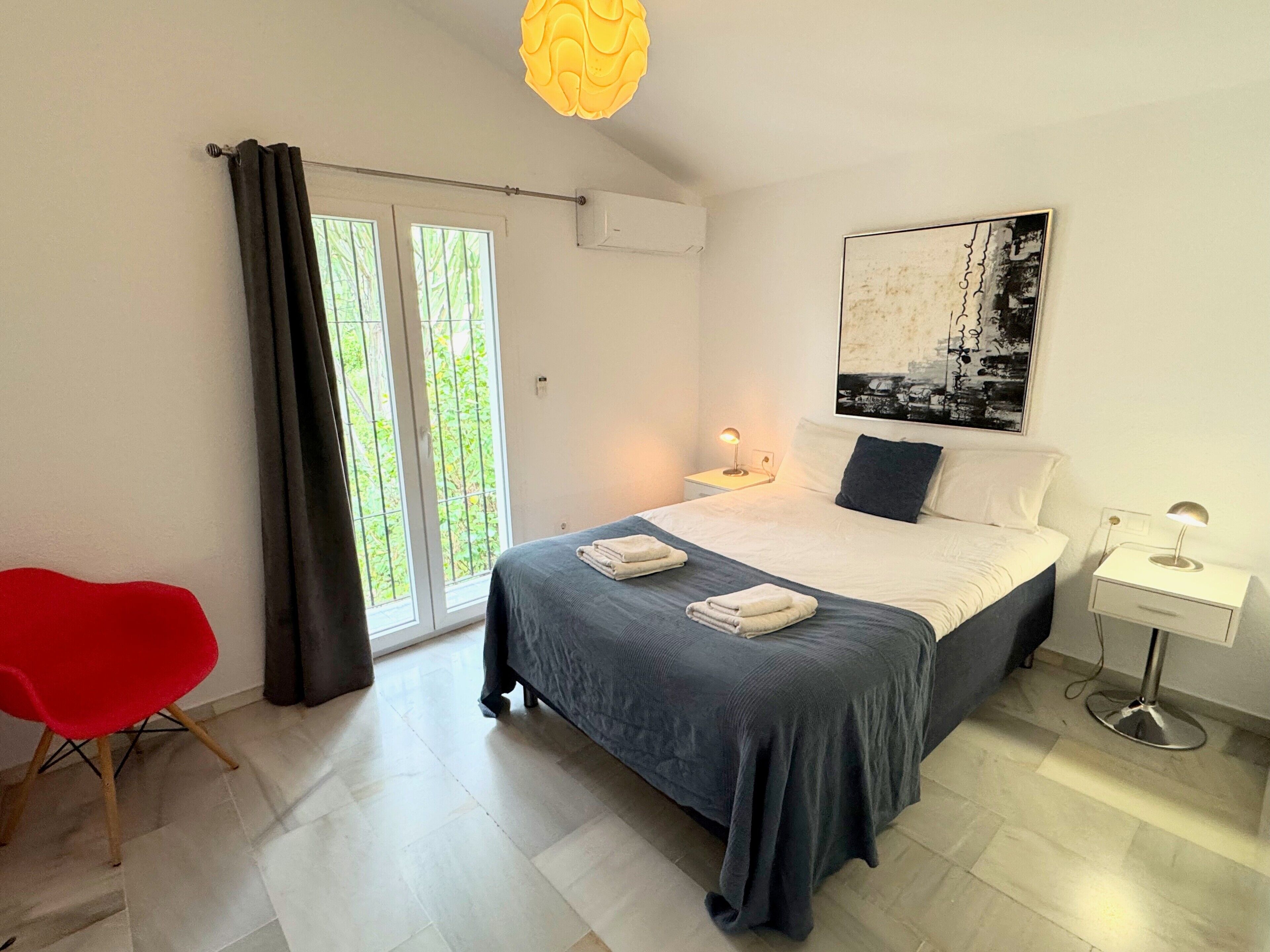 4 bedrooms, iron/ironing board, free WiFi, bed sheets