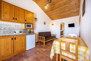 Interior - Vacation Home Monte do Tanoeiro - Casa Nova with Wi-Fi & Garden (Rogil)