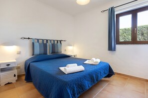 2 bedrooms, free WiFi, bed sheets, wheelchair access - Vacation Home Monte do Tanoeiro - Casa Tonel with Wi-Fi & Garden (Rogil)