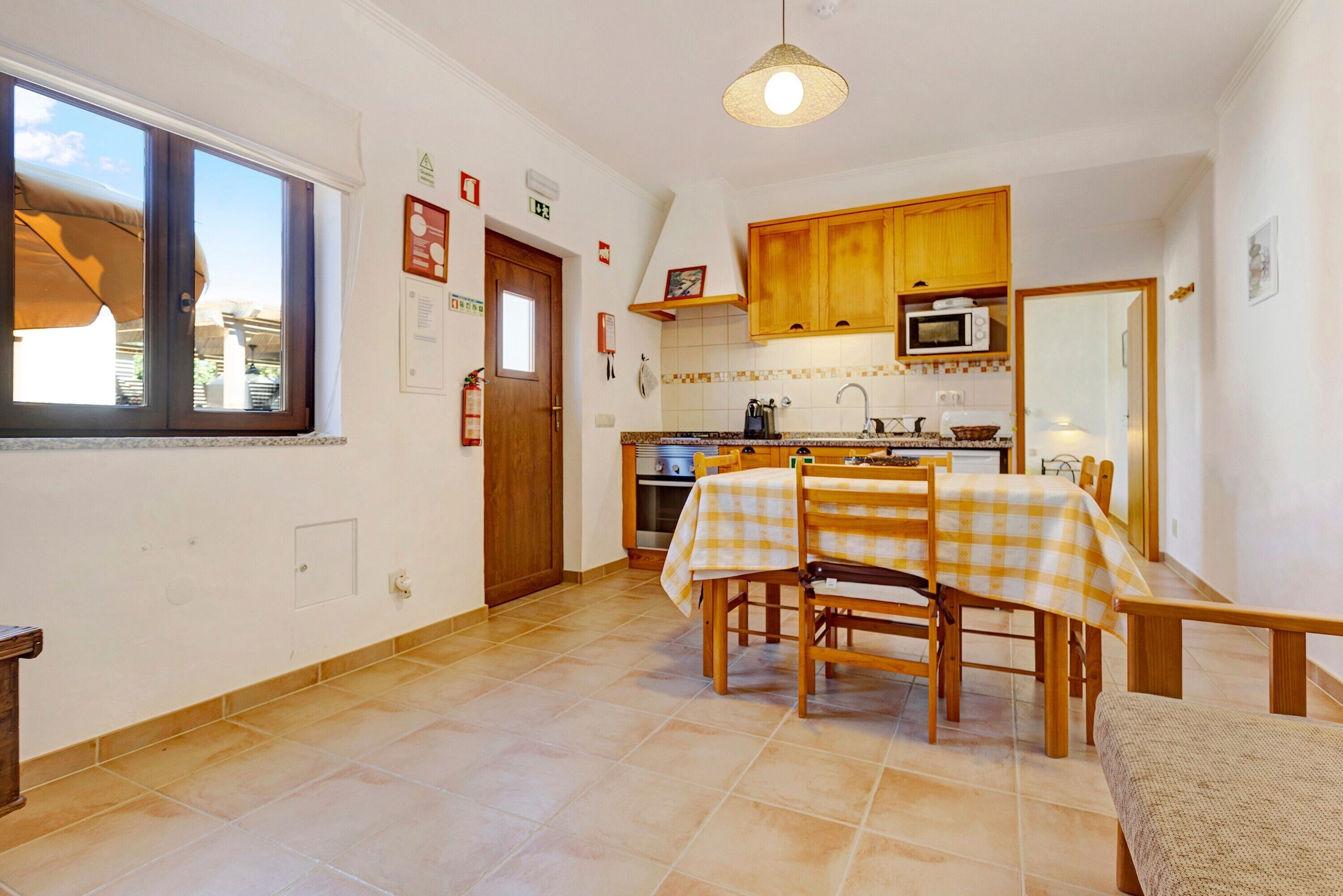 冰箱、微波炉、烤箱、炉灶