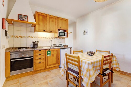 Vacation Home Monte do Tanoeiro - Casa da Barrica with Wi-Fi & Garden