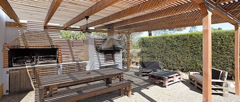 屋外ダイニングエリア