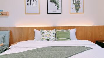 Quarto casal conforto, para não fumantes, vista para a montanha | Individualmente decorados, individualmente mobiliados, cortinas blackout