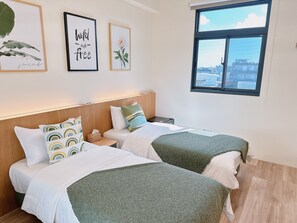 Chambre Confort avec lits jumeaux, non-fumeur, vue sur la montagne | Décor unique, ameublement unique, rideaux d’obscurcissement