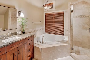 Shower, hair dryer, towels - Eagles Nest Luxury Retreat, Views, Hot Tub, Walking distance to Resort (Sundance)