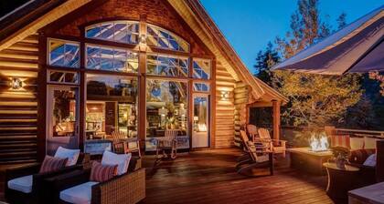 Eagles Nest Luxury Retreat, Views, Hot Tub, Walking distance to Resort
