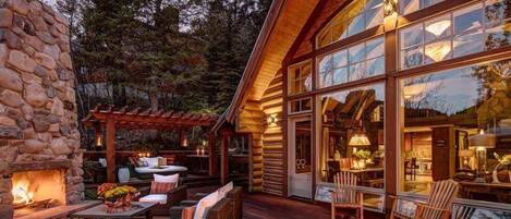 تناول الطعام بالخارج