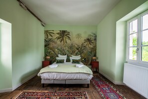8 bedrooms, in-room safe, iron/ironing board, travel cot