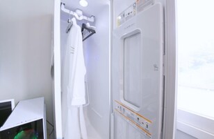 Ropa de cama de alta calidad, colchones con efecto memoria y escritorio 