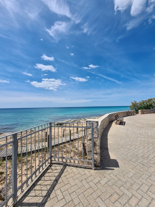 Beach nearby, sun-loungers, beach towels