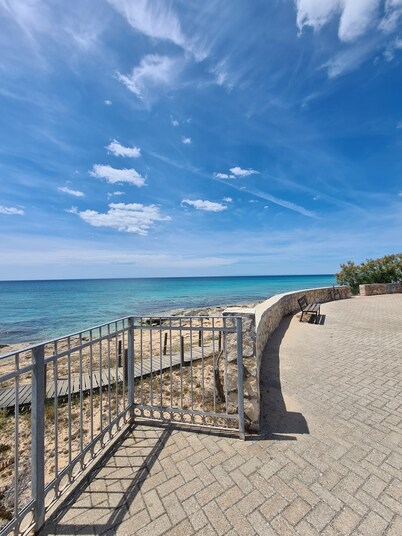 Beautiful villa near Torre Ovo, 800 meters from the sea. 