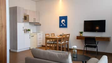 Junior Studio | Premium bedding, pillowtop beds, free minibar items, in-room safe