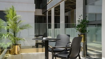 Standard Studio | Premium bedding, pillowtop beds, free minibar items, in-room safe