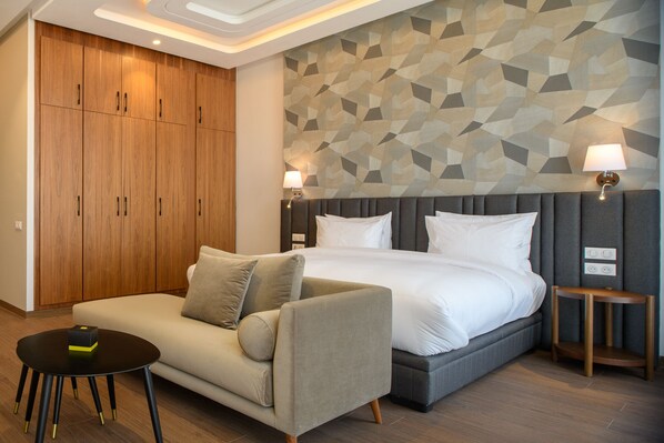 Premium Studio, 1 Bedroom | Premium bedding, pillowtop beds, free minibar items, in-room safe