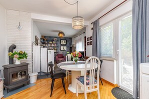 Dining - Cozy Home With Private Garden (Jelenje)