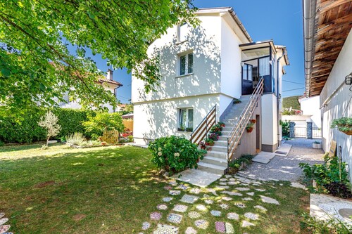 Cozy Home With Private Garden