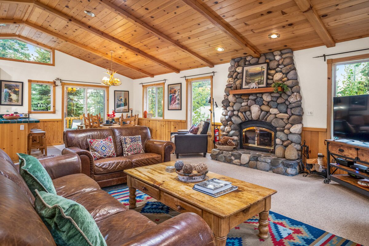Explore Lake Tahoe this Summer! Charming Cabin Near Kings Beach; Steps from Hiking Trails