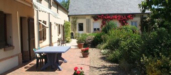 Charming Cottage Near Bercé Forest: Fireplace, Billiards, Garden, Close to Hiking & Cycling Trails
