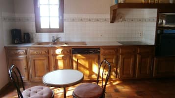 Frigorifero, microonde, forno, lavastoviglie