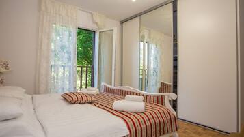 1 bedroom, iron/ironing board, free WiFi, bed sheets