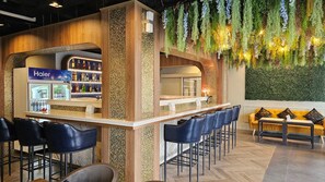 Bar (on property) - Montree Phuket Hotel (Phuket)