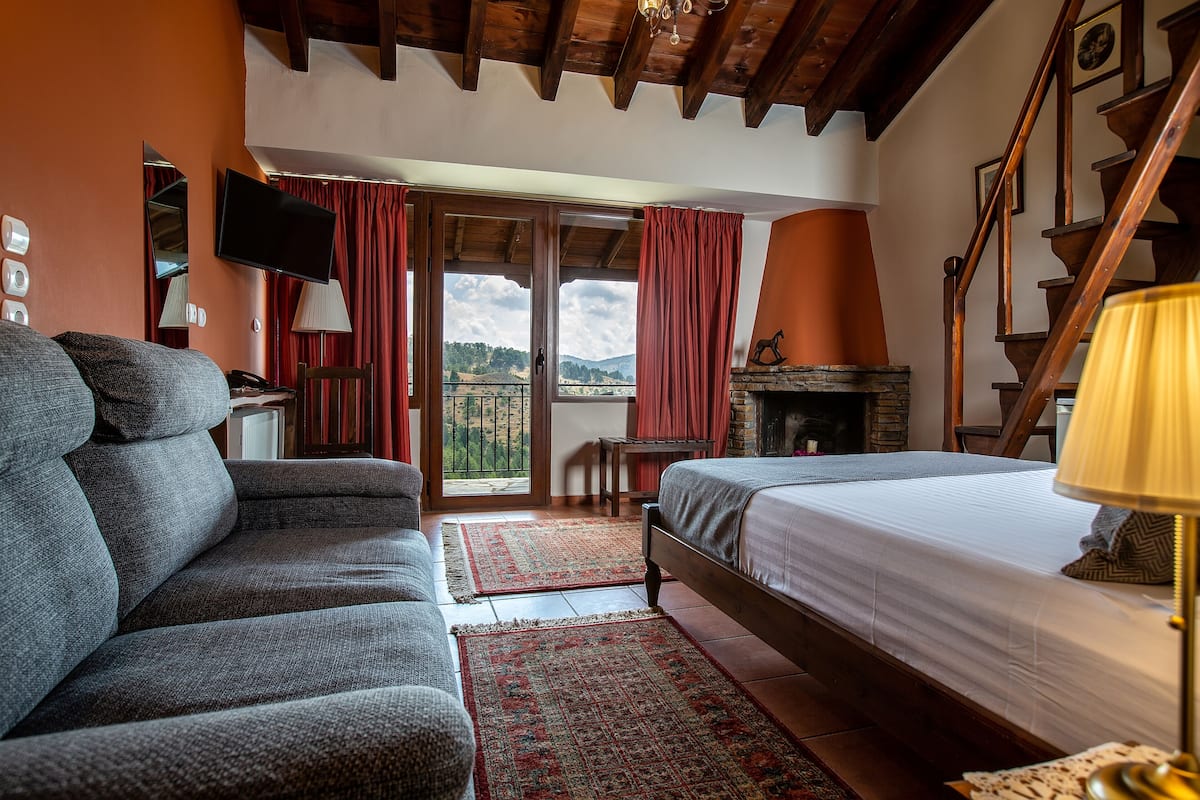 Suite Junior, vista montagna | 2 camere, insonorizzazione, Wi-Fi gratuito, lenzuola