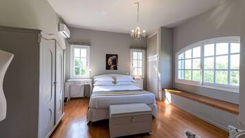 Design Cottage | 3 bedrooms, laptop workspace, free WiFi, bed sheets