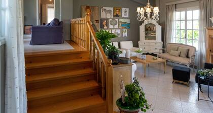 Serene Seaside Bliss - Lush & Secluded Garden Oasis