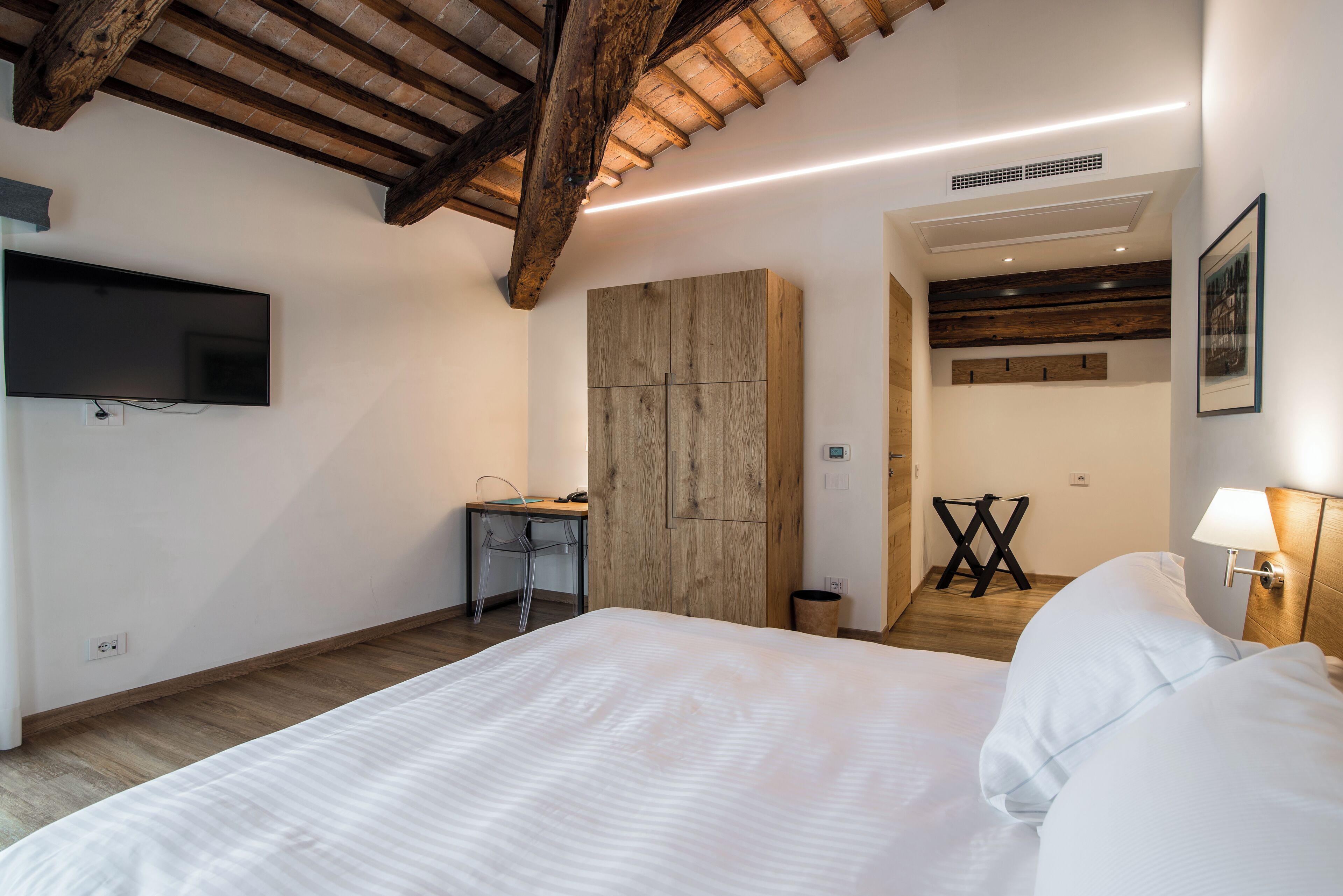 Dobbelt- eller tomannsrom – comfort | Minibar, safe på rommet, lydisolert og wi-fi (inkludert)