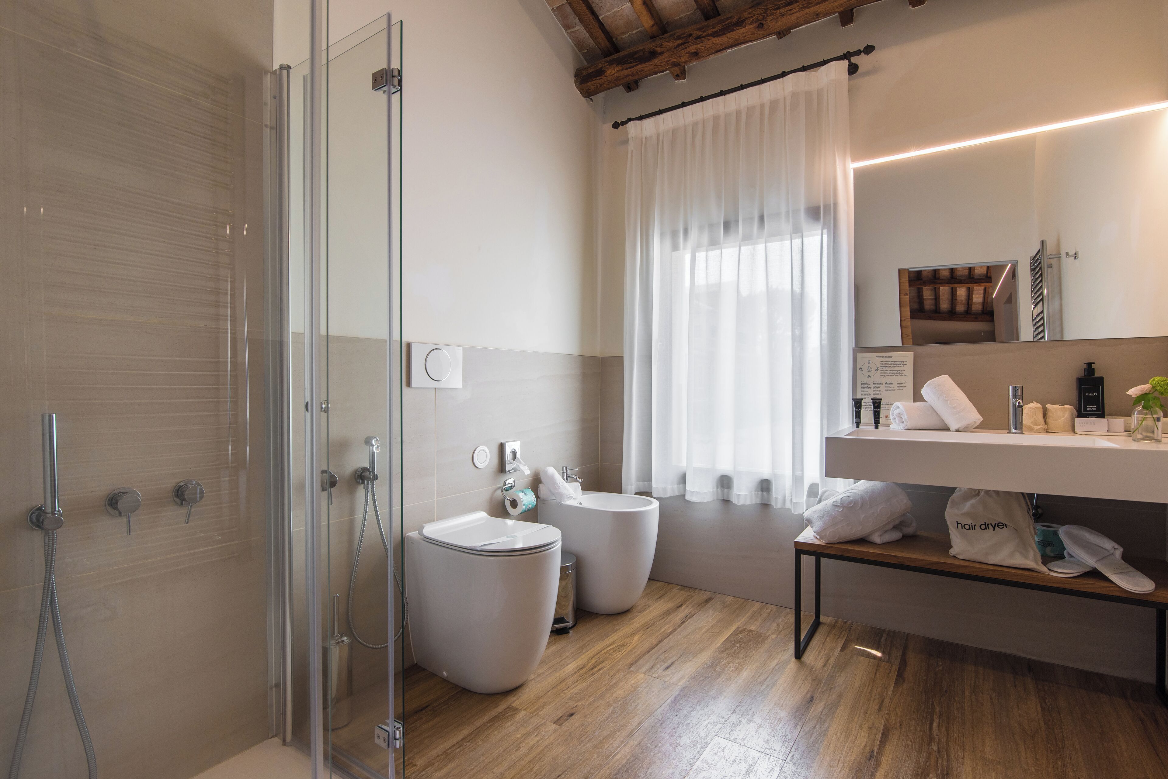 Comfort-Doppel- oder -Zweibettzimmer | Badezimmer