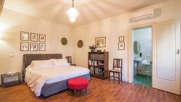 Economy Double or Twin Room | Minibar, in-room safe, soundproofing, free WiFi