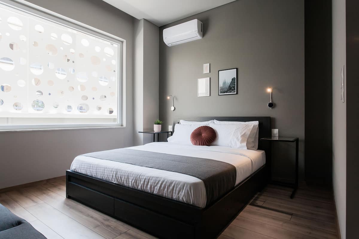 Apartemen (A4) | 1 kamar tidur, meja kerja, dan setrika/meja setrika