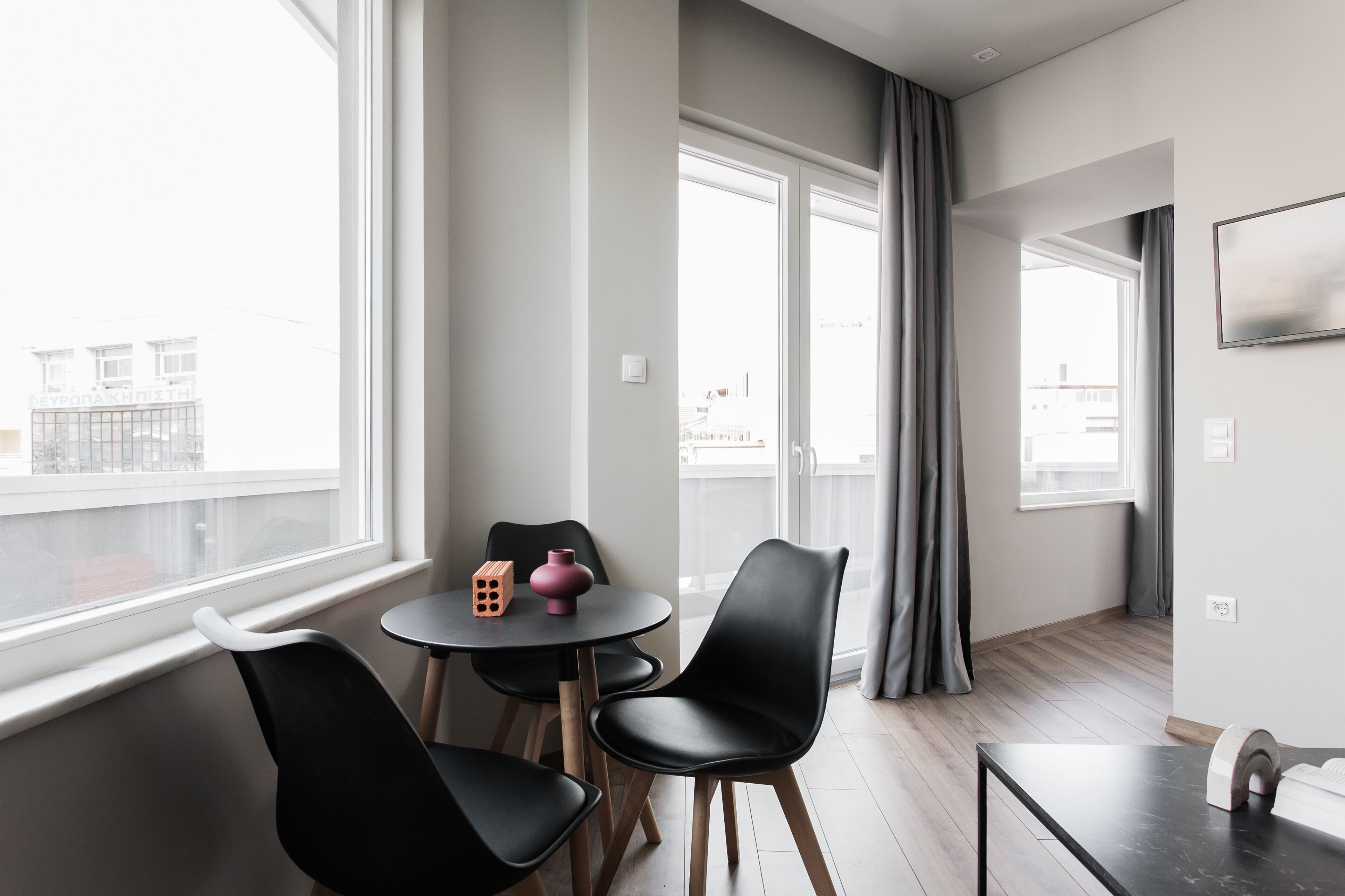 Apartamento, 1 habitación (D3) | Zona de estar | Smart TV de 42 pulgadas con canales digitales, una televisión