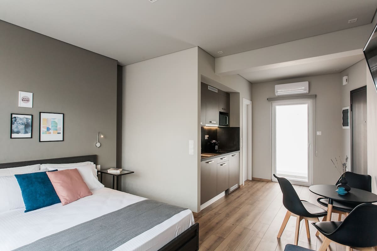 Apartemen, 1 kamar tidur (D4) | 1 kamar tidur, meja kerja, dan setrika/meja setrika