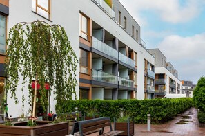 Exterior - Al. Rzeczypospolitej 20  Warsaw | Bright Apartment in Wilanów | Access to Free Gym (Warszawa)