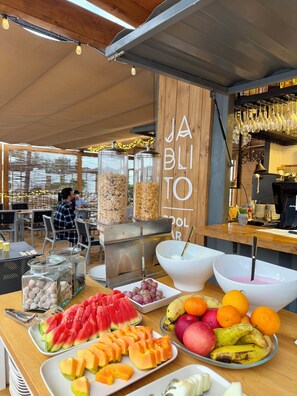 Se ofrece un desayuno a la carta todos los días (por un coste adicional)