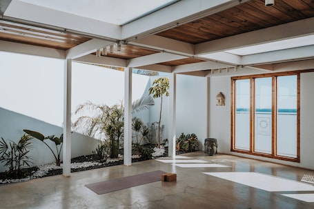 Yoga. Shambhala Fuerteventura