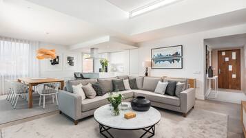 Seprai premium, selimut bulu angsa, bantalan ekstra lembut, dan brankas